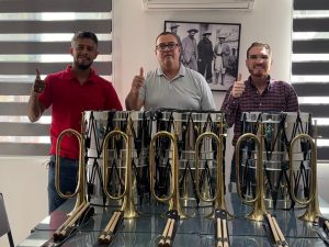 ENTREGA ALCALDE BANDA DE GUERRA A LA ESCUELA PRIMARIA ESCUADRÓN 201