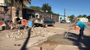 CONTINÚAN LOS TRABAJOS DE BACHEO EN LA CIUDAD
