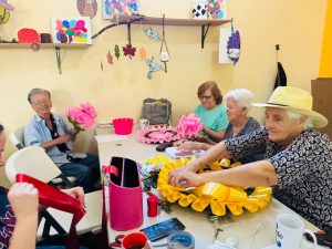 CONTINÚAN LOS TALLERES EN CASA DE LOS ABUELOS PROMOVIENDO TRADICIONES Y CONVIVENCIA