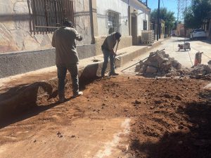 REALIZA OOMAPAS REPARACIÓN DE FUGA DE AGUA EN CALLE MINA
