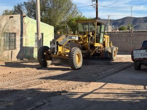REALIZA GOBIERNO MUNICIPAL DE SAHUARIPA MANTENIMIENTO A CALLES DE LA COLONIA TALAMANTE