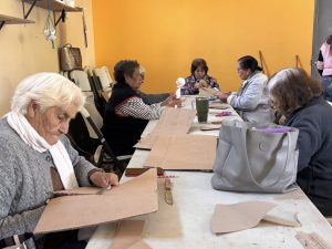 CONTINÚAN TALLERES EN CASA DE LOS ABUELOS