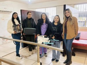 ENTREGA PRESIDENTA DE DIF MUNICIPAL EQUIPAMIENTO A LA UBR